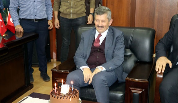 Başkan Demirtaş’tan İl Başkanı Tosun’a doğum günü sürprizi