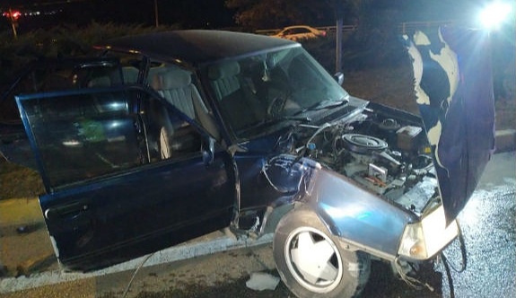 Kırmızı ışıkta geçen araç kaza yaptırdı: 2 yaralı