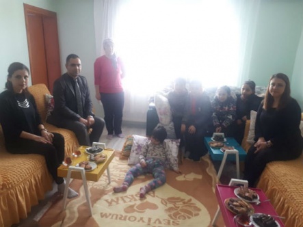Muharremşah İlkokulu idarecileri engelli ilayda’yı yalnız bırakmadı