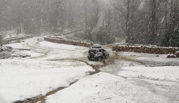 Zonguldak'a mevsimin ilk karı düştü