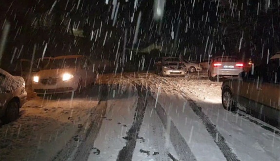 Kar yağışının artması sürücülere zor anlar yaşattı