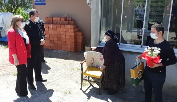 Alay komutanından 100 yaşındaki Fatma Kahveci’ye ziyaret