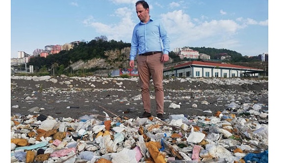 Yavuzyılmaz, Kozlu sahilindeki tıbbi çöplüğün peşini bırakmıyor