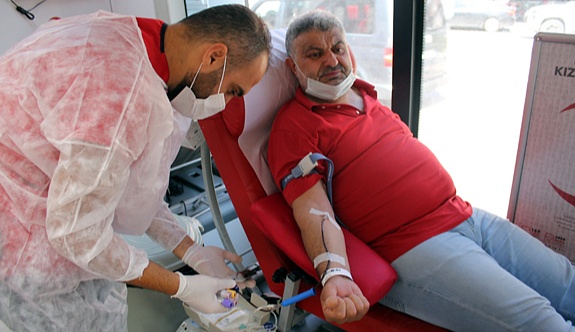 65'inci kan bağışını Milli Eğitim Bakanına armağan etti