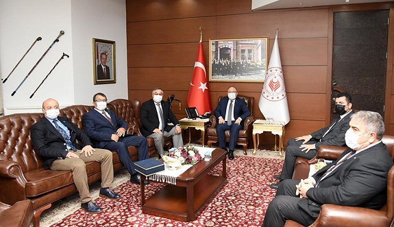 Türkiye Kamu Sen Genel Başkan yardımcısı Vali Tutulmaz’ı ziyaret etti