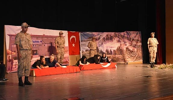 "Tabuttaki Asker" tiyatro gösterisi sahnelendi