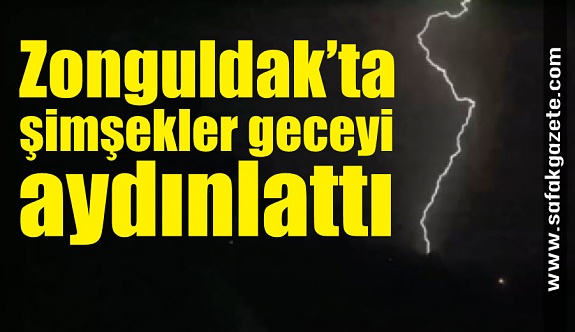 Zonguldak’ta şimşekler geceyi aydınlattı
