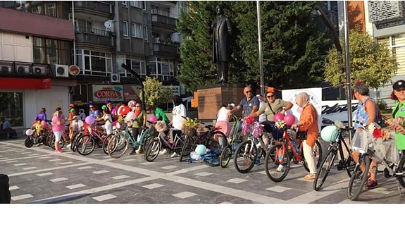 Devrek'te Süslü Kadınlar Bisiklet Turu Düzenlendi